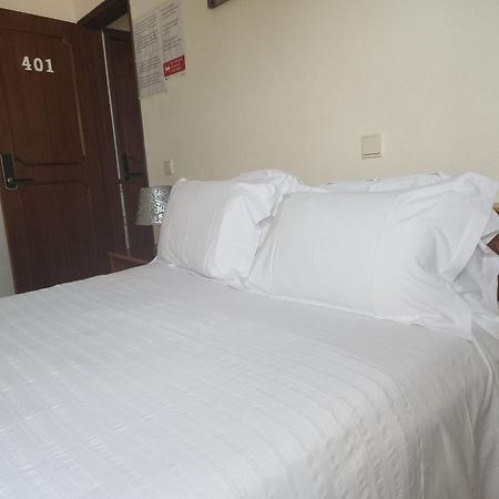 Hostel Sunny House Lagos Exterior foto