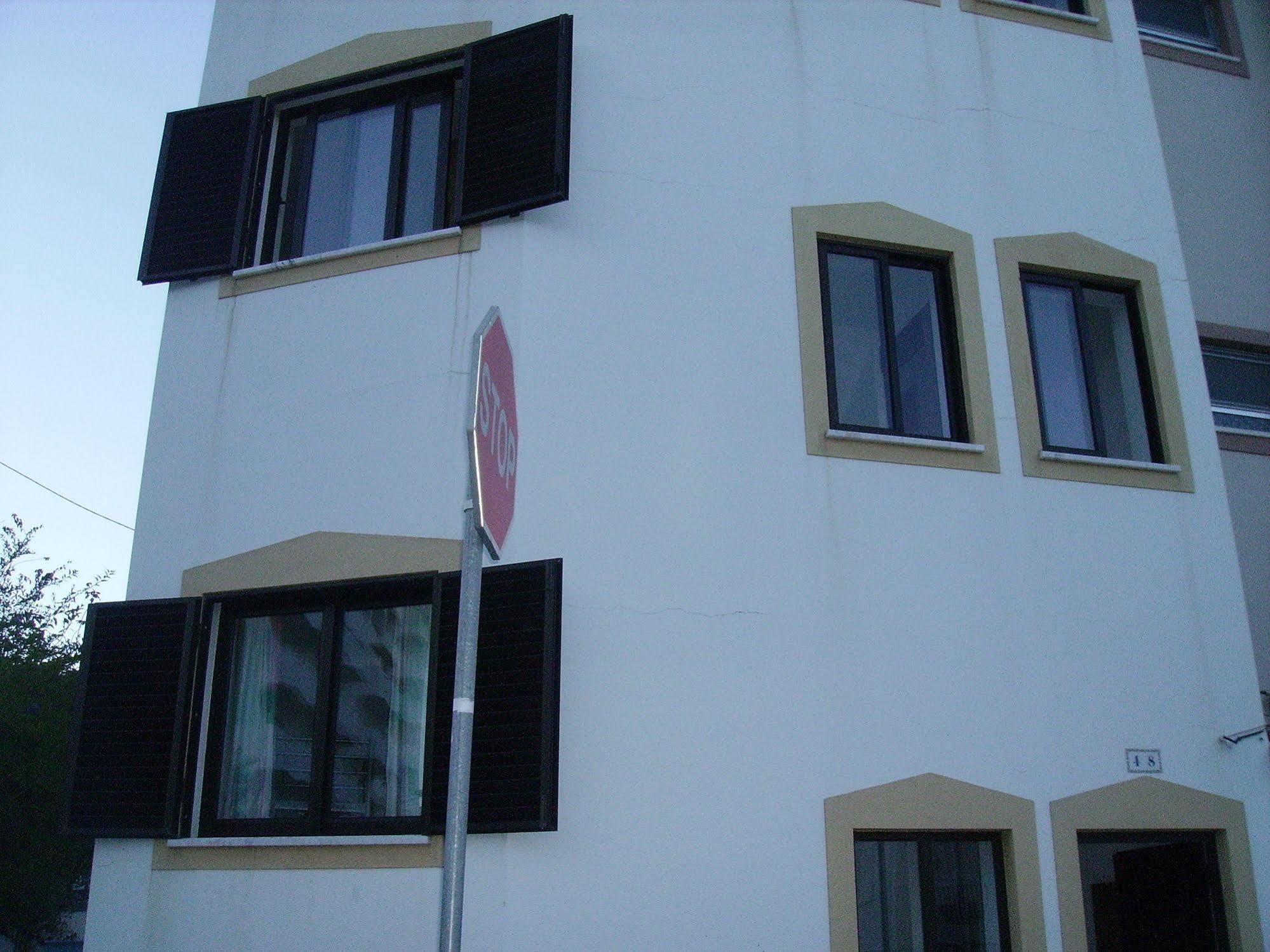 Hostel Sunny House Lagos Exterior foto